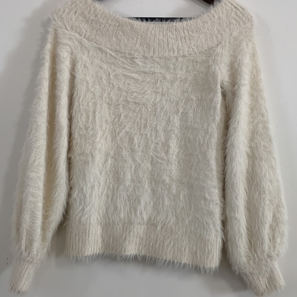 Banana Republic Off-Shoulder Sweater very soft and elegant cream color Size XS - Picture 5 of 7